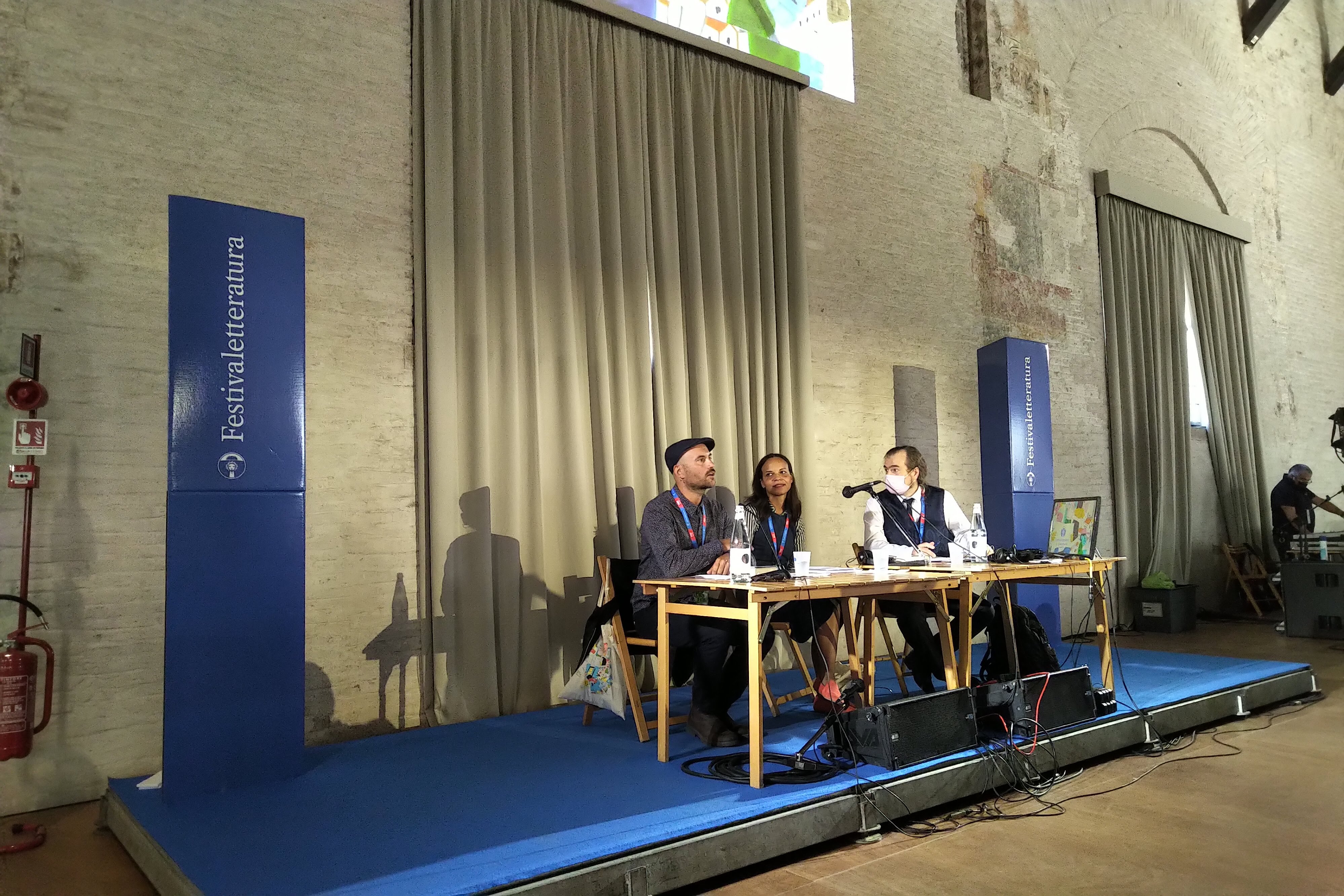 Un momento dell'incontro con Deirde Mask e Andrea Staid al FestivaLetteratura